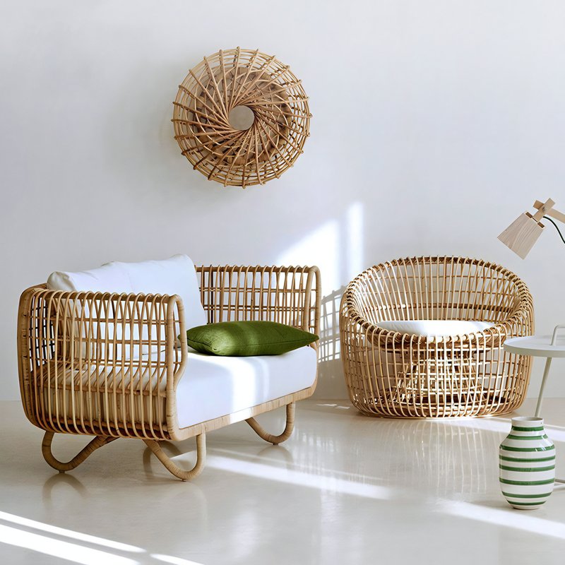 Fauteuils en rotin dans un salon