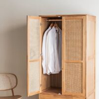 Armoire en rotin et bois massif 2 portes battantes
