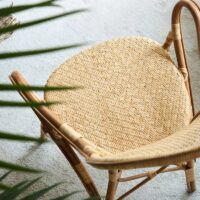 Chaise en rotin naturel avec accoudoir
