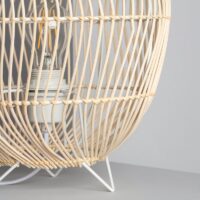 Lampe en rotin simple et minimaliste