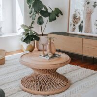 Table en rotin d'appoint ronde avec grand plateau