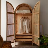 Armoire en rotin et bois forme arc de cercle avec tiroirs et portant LIZY