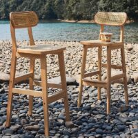 Chaise de bar en rotin et bois clair brut pour intérieur extérieur KASSIS