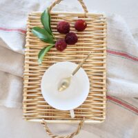 Décoration en rotin plateau rectangle de présentation naturel et chic ALIS