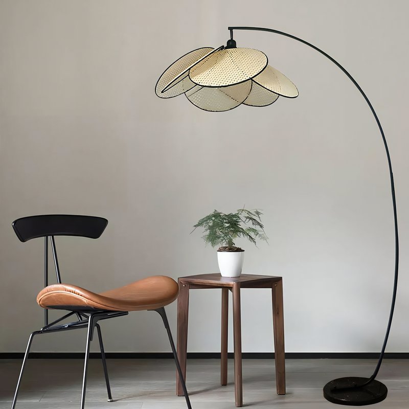 Lampadaire rotin et bambou design abstrait et moderne GANDI