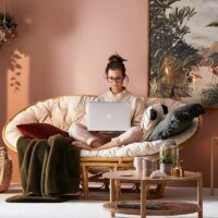 Loveuse en rotin double confortable et naturelle avec coussin beige YUMA