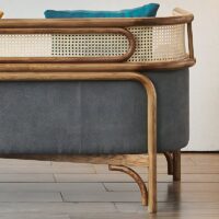 Canapé en rotin tressé et bambou avec coussin gris moderne tendance 2 places ALBERT