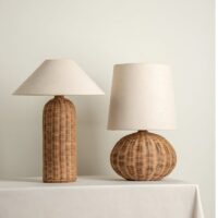 Lampe en rotin et osier long avec abat jour en tissu beige WACI