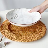 Set de table en rotin rond pour assiette simple et élégant JACPE