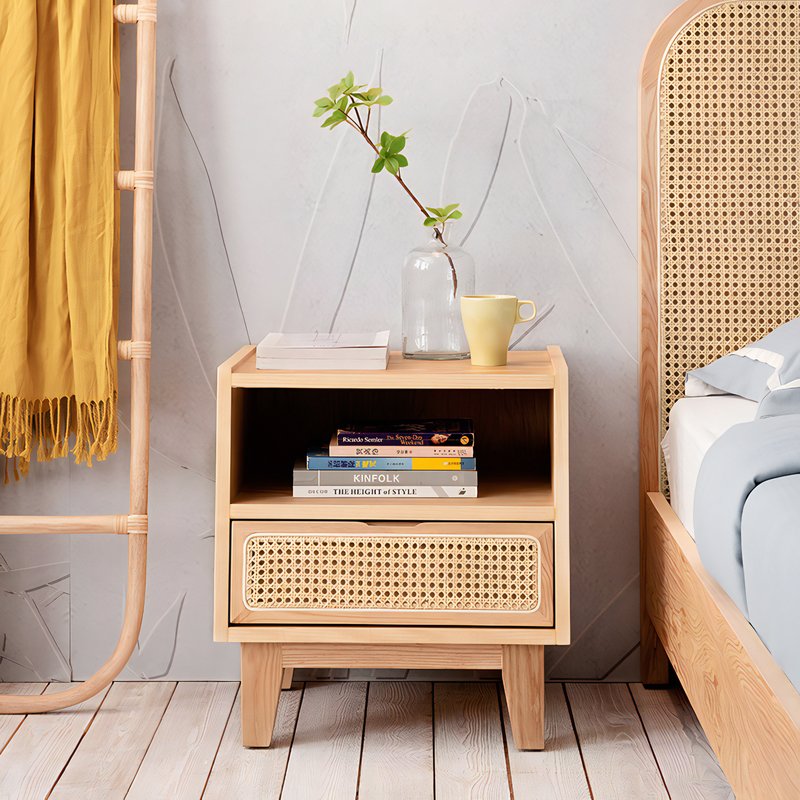 Table de chevet en rotin et bois clair avec tiroirs LASMQ