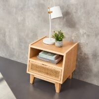 Table de chevet en rotin et bois clair avec tiroirs LASMQ