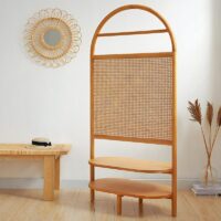 Décoration en rotin et bois orangé paravent avec étagère BOHMIOA