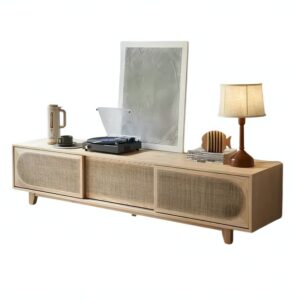 Meuble en rotin et bois clair pour TV avec trois portes coulissantes et étagères CALOSC